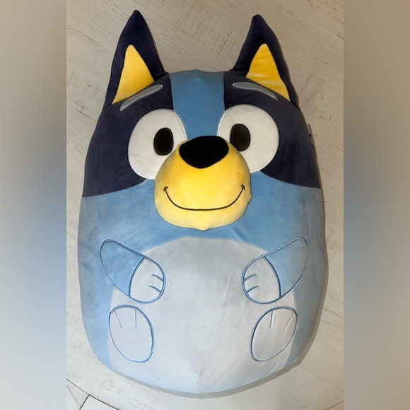 Bluey Jumbo Squishmallow - Picture 5 of 5
